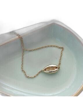 & Other Stories Puka Shell Chain Bracelet